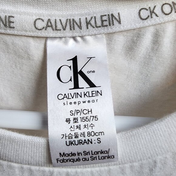 Calvin Klein White Cropped Logo T-Shirt Size Small - Picture 8 of 12